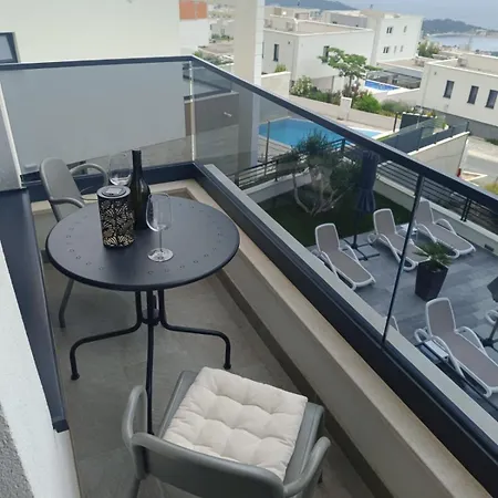 Balmis House B Апартаменты Макарска